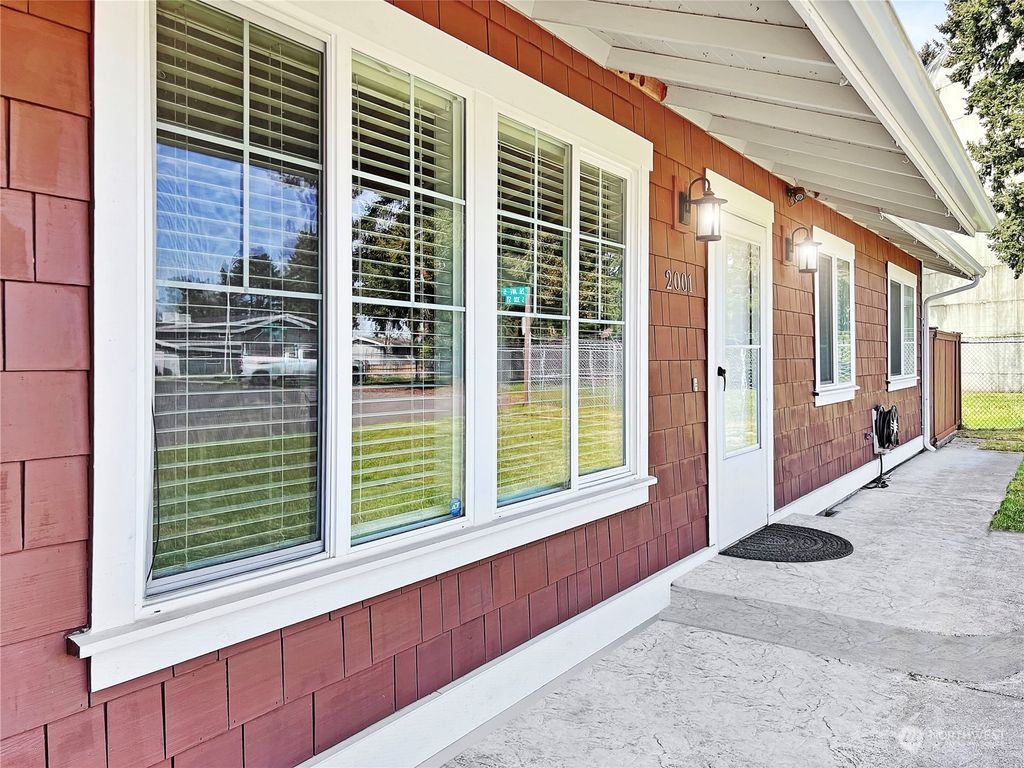 Photo of 2001 S 300th Street, Federal Way, WA 98003 (MLS # 2230192)