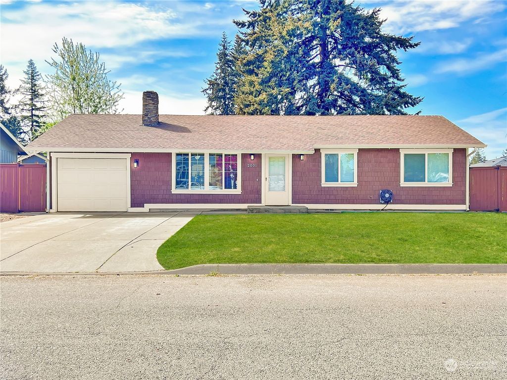 Photo of 2001 S 300th Street, Federal Way, WA 98003 (MLS # 2230192)