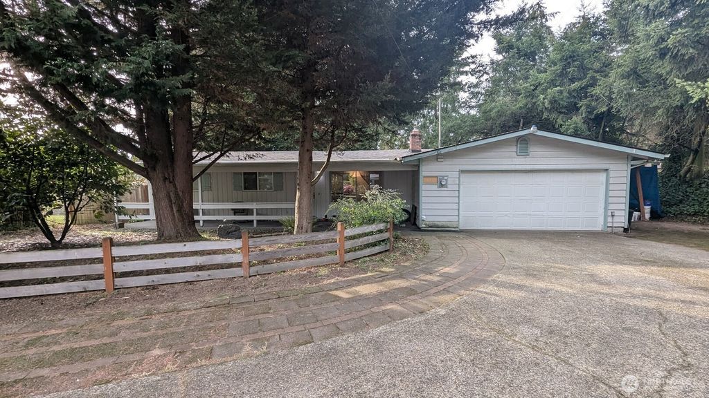 Photo of 31203 3rd Avenue SW, Federal Way, WA 98023 (MLS # 2338681)