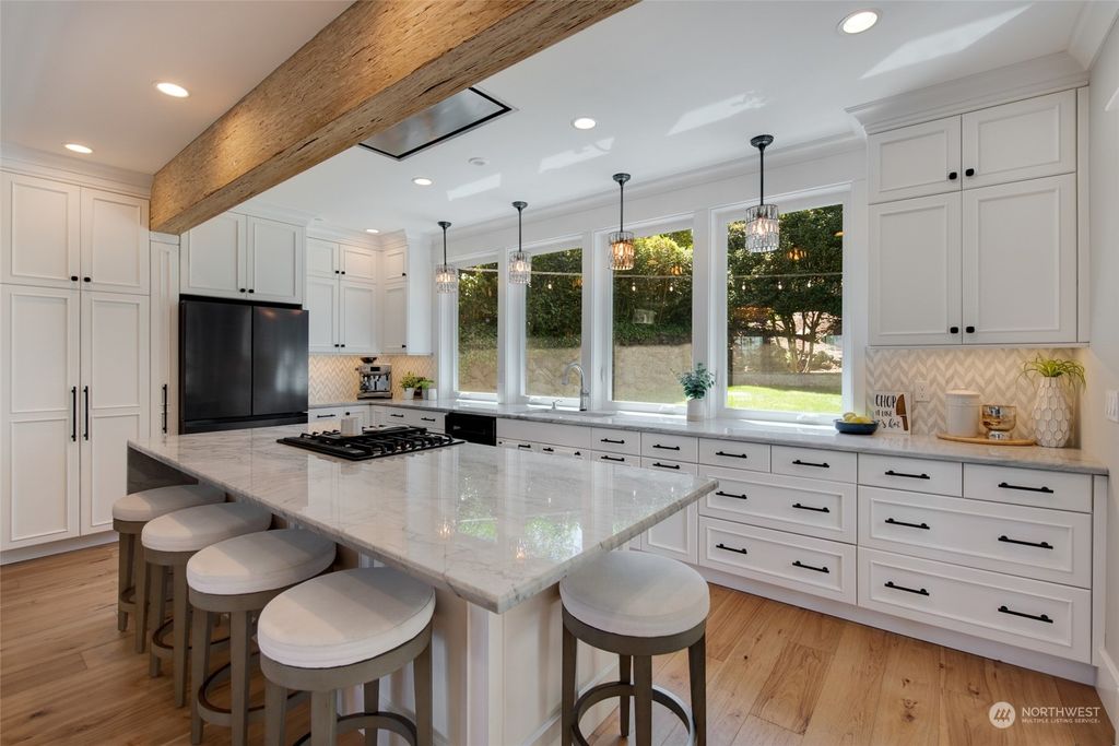 Photo of 707 W Florentia Place, Seattle, WA 98119 (MLS # 2139409)