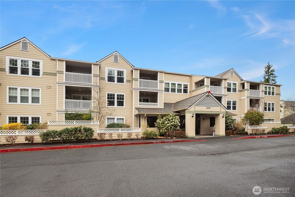 Photo of 4133 224th Lane SE #213, Issaquah, WA 98029 (MLS # 2497188)