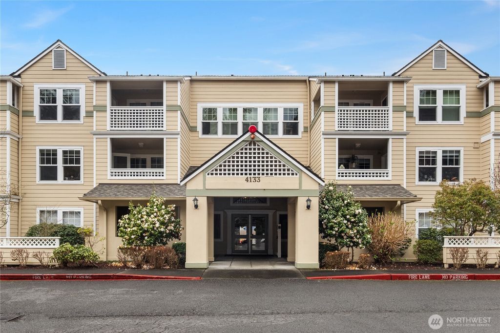 Photo of 4133 224th Lane SE #213, Issaquah, WA 98029 (MLS # 2497188)