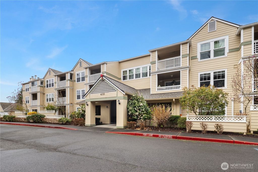 Photo of 4133 224th Lane SE #213, Issaquah, WA 98029 (MLS # 2497188)