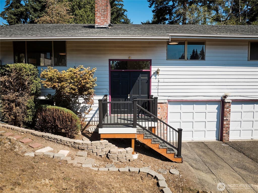 Photo of 160 S 120th Street, Burien, WA 98168 (MLS # 2572738)