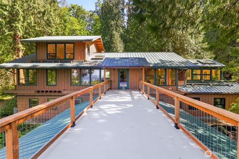 Photo of 18503 SE 64th Way, Issaquah, WA 98027 (MLS # 2525898)