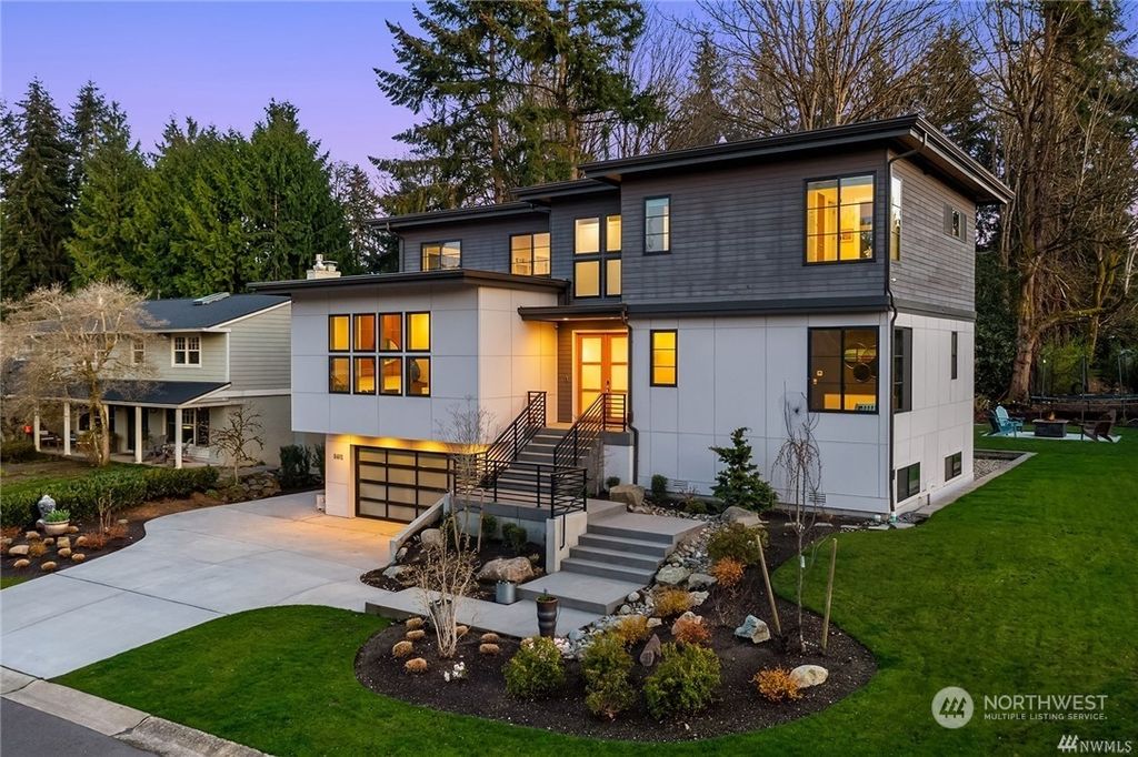 Photo of 8401 SE 34th Place, Mercer Island, WA 98040 (MLS # 2048208)
