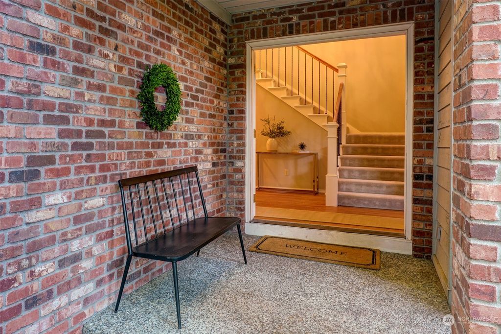 Photo of 21011 NE 33rd Place, Sammamish, WA 98074 (MLS # 2016606)
