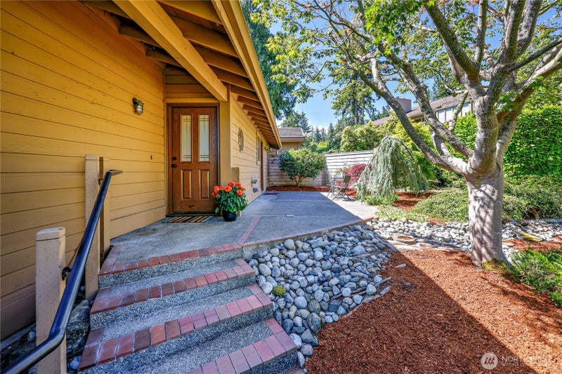 130 Upper Bluffs Drive 1