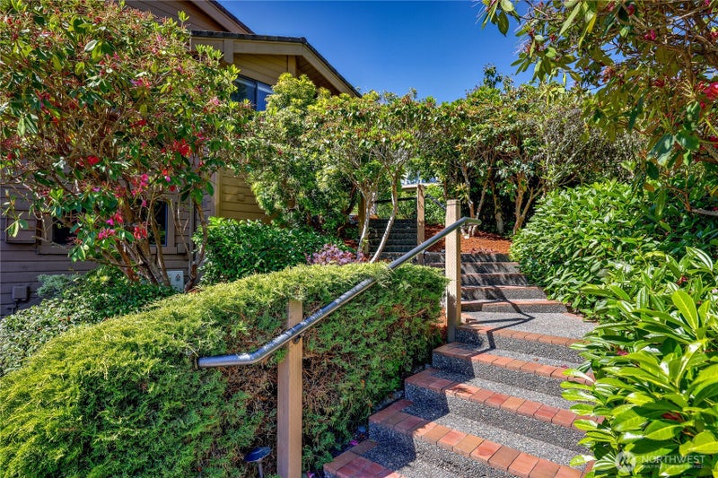 130 Upper Bluffs Drive 1