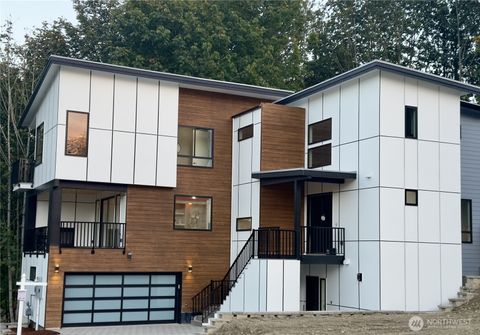 Photo of 4413 NE 26 Place, Renton, WA 98059 (MLS # 2444606)