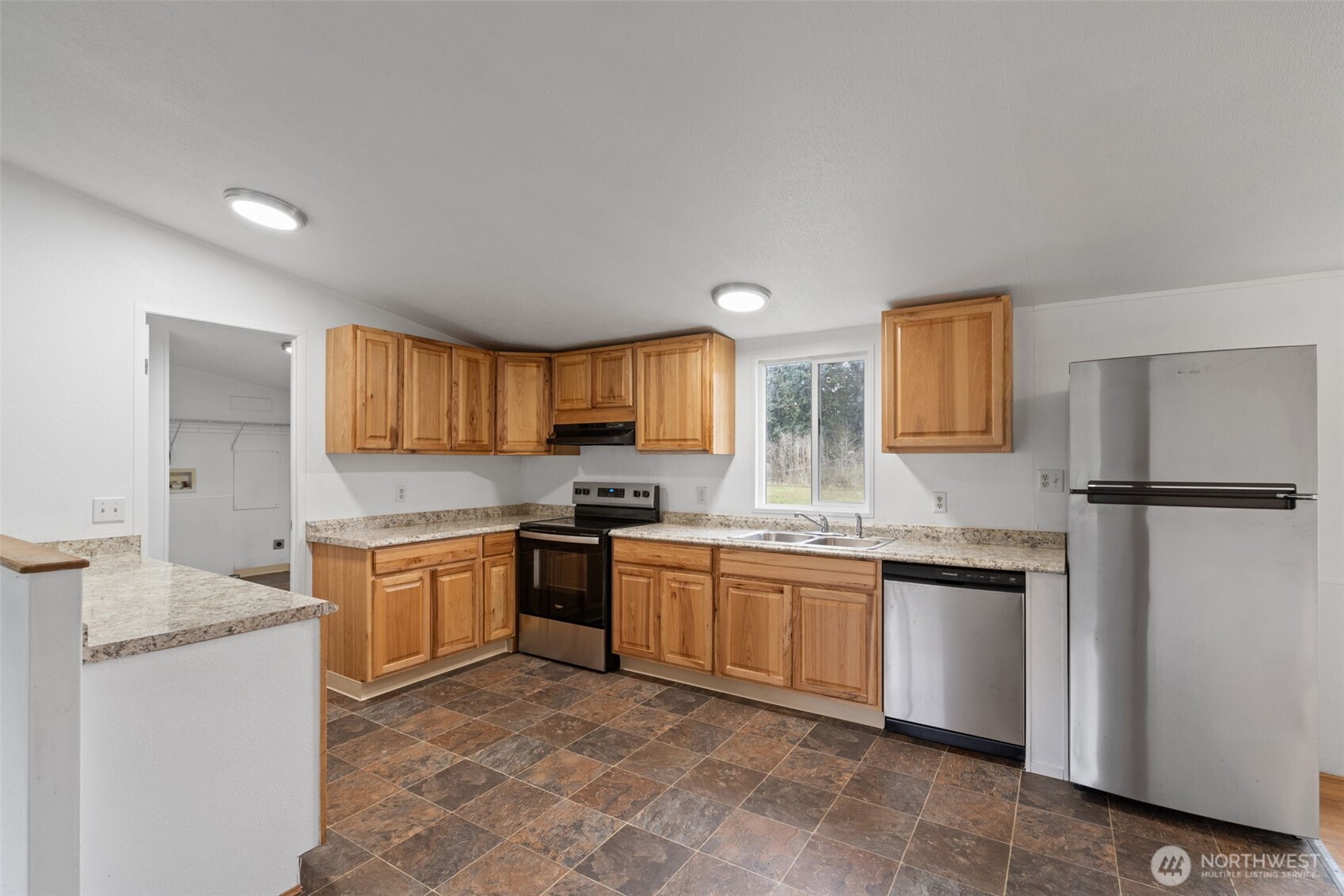 19112 Loganberry Street SW