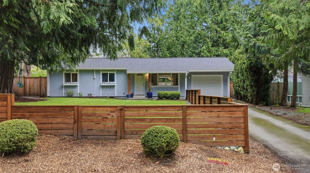 Photo of 840 211th Place NE, Sammamish, WA 98074 (MLS # 2512190)