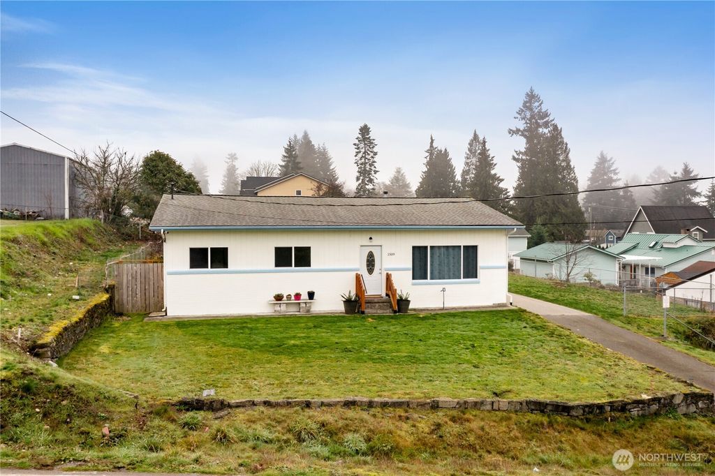 Photo of 1509 Juniper Street, Milton, WA 98354 (MLS # 2465854)