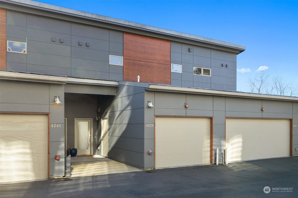 Photo of 4239 214th Place SE, Issaquah, WA 98029 (MLS # 2327858)