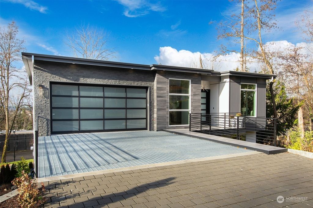 Photo of 135 Cedar Street, Kirkland, WA 98033 (MLS # 2216764)