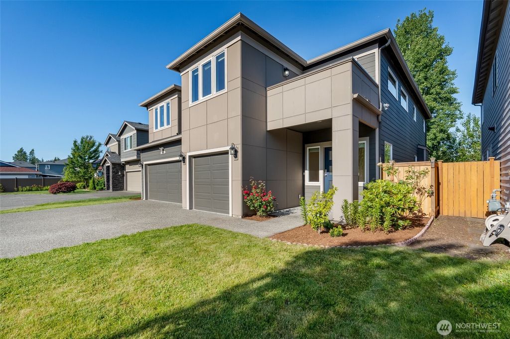 Photo of 10135 56th Avenue NE, Marysville, WA 98270 (MLS # 2381490)