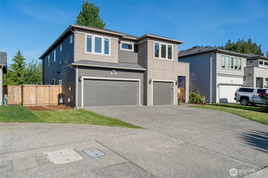 Photo of 10135 56th Avenue NE, Marysville, WA 98270 (MLS # 2381490)