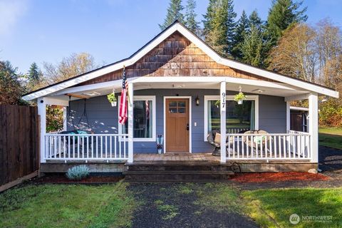 Photo of 917 Garden Road, Aberdeen, WA 98520 (MLS # 2502694)