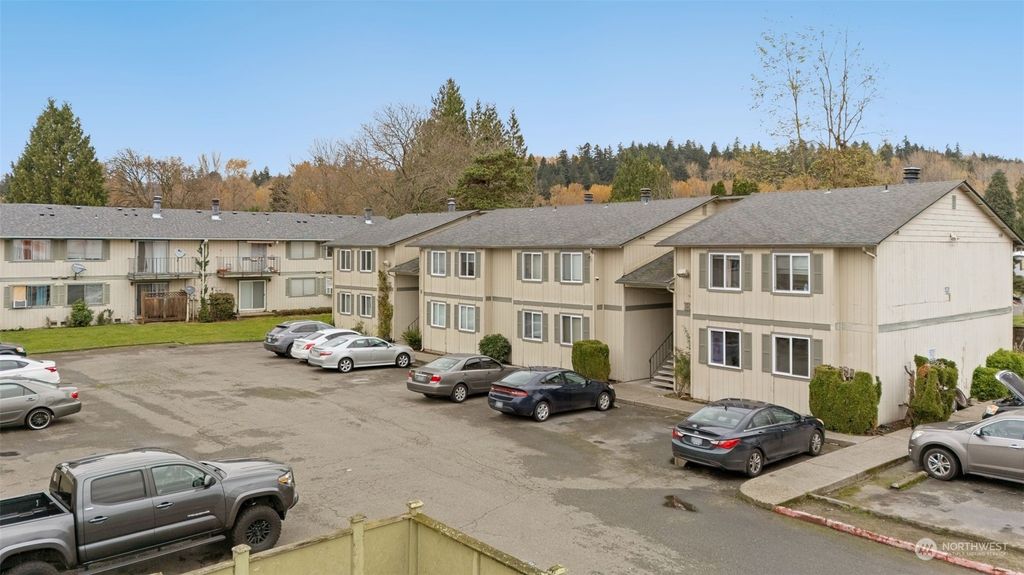 Photo of 1617 Maple Lane #E7, Kent, WA 98030 (MLS # 2312421)