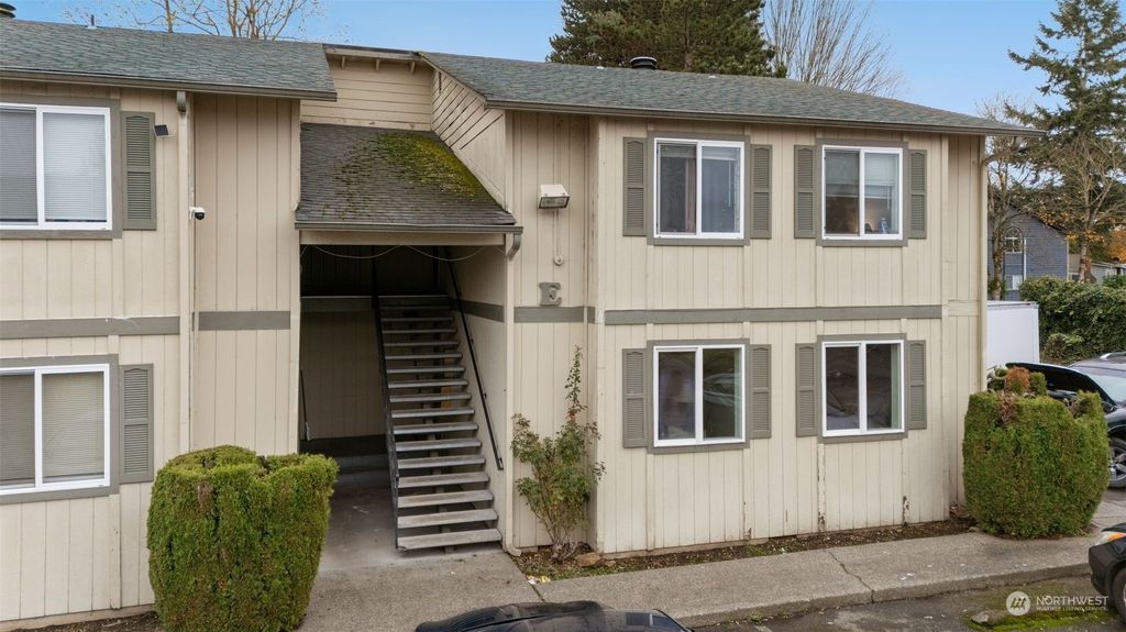 Photo of 1617 Maple Lane #E7, Kent, WA 98030 (MLS # 2312421)