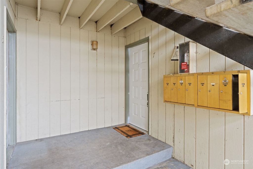 Photo of 1617 Maple Lane #E7, Kent, WA 98030 (MLS # 2312421)