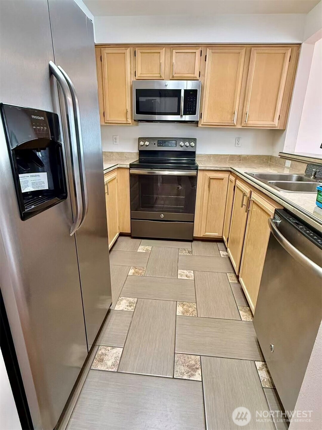 927 132 St Street SW D3