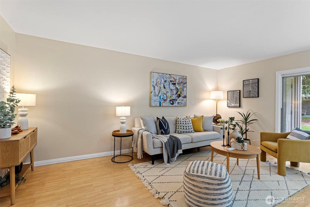 Photo of 12510 NE 130th Way #B101, Kirkland, WA 98034 (MLS # 2550023)