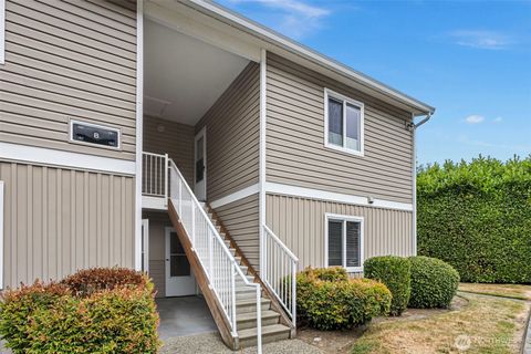 Photo of 12510 NE 130th Way #B101, Kirkland, WA 98034 (MLS # 2550023)
