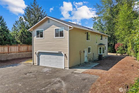 Photo of 6149 115th Place SE, Bellevue, WA 98006 (MLS # 2555256)