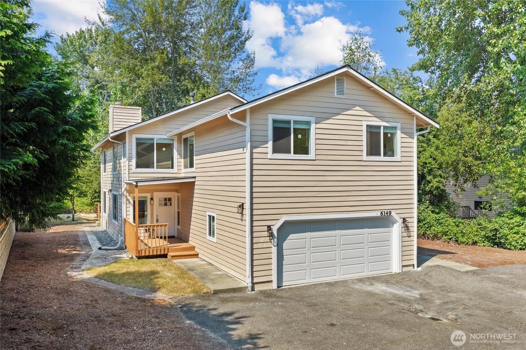 Photo of 6149 115th Place SE, Bellevue, WA 98006 (MLS # 2555256)