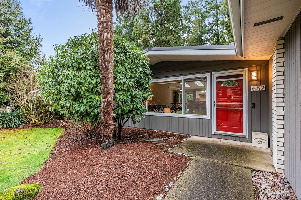 Photo of 652 S 298th Street, Federal Way, WA 98003 (MLS # 2190524)