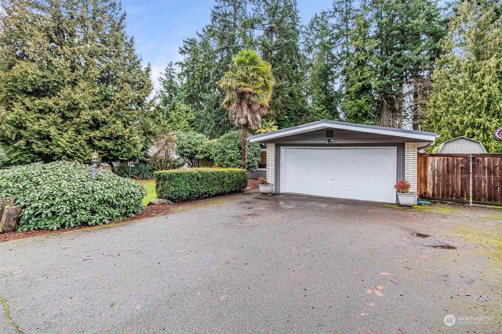 Photo of 652 S 298th Street, Federal Way, WA 98003 (MLS # 2190524)