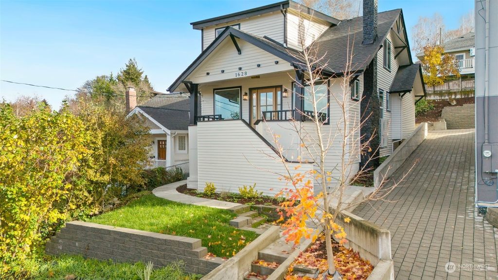 Photo of 1628 32nd Avenue, Seattle, WA 98122 (MLS # 2269117)