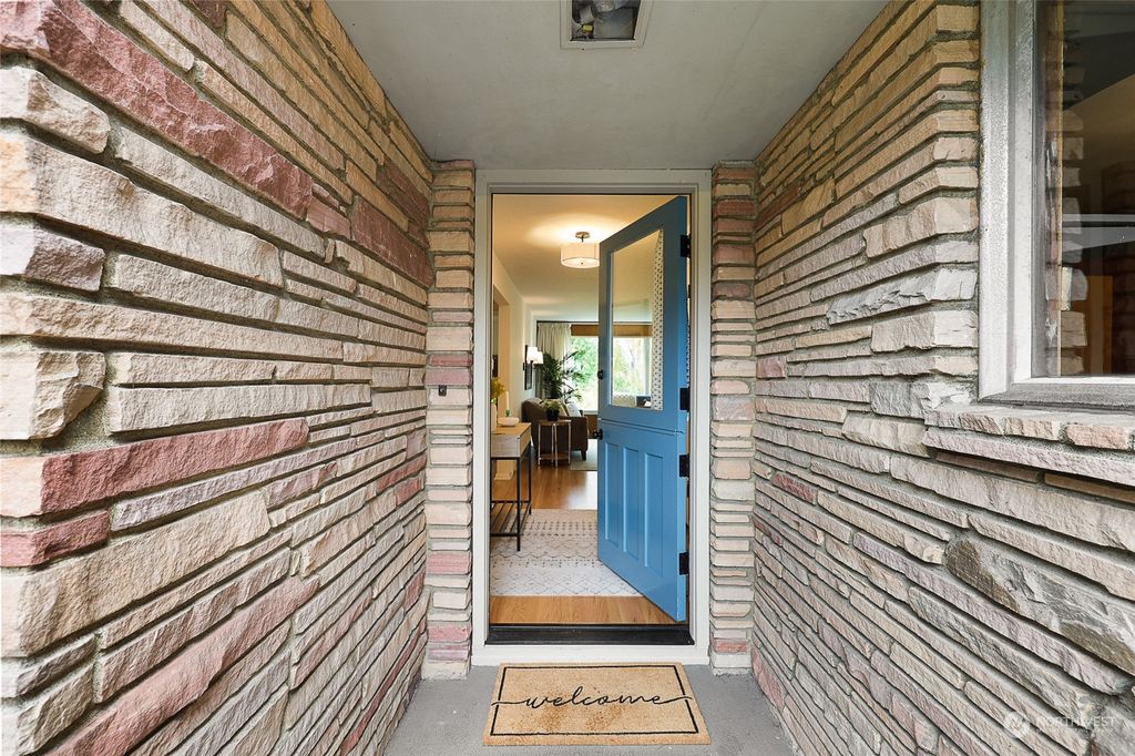 Photo of 10022 11th Avenue NW, Seattle, WA 98177 (MLS # 2307999)