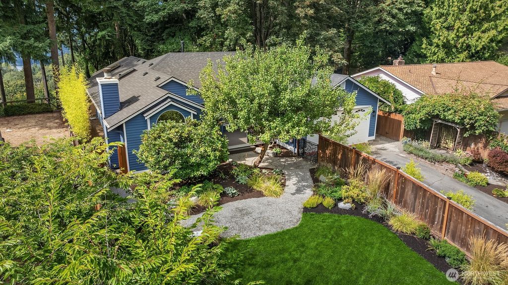 Photo of 13833 70th Avenue NE, Kirkland, WA 98034 (MLS # 2407368)