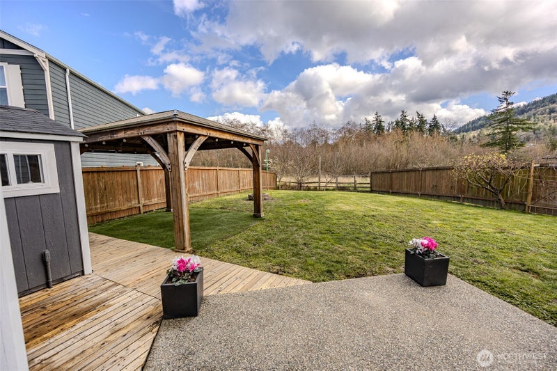 1737 Hillcrest Loop