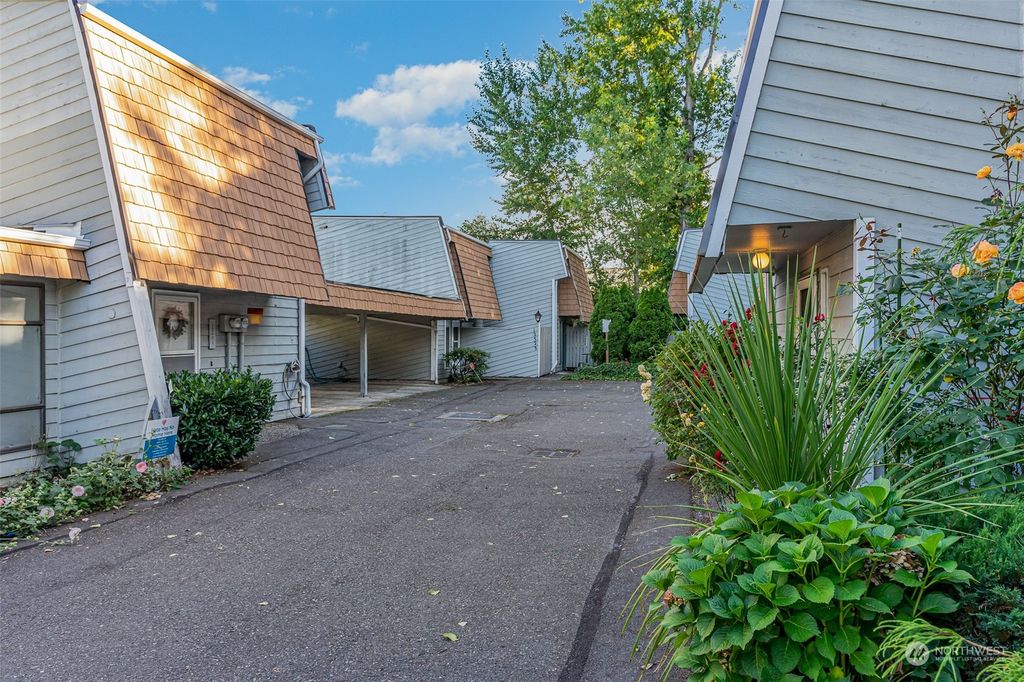 Photo of 12521 SE 42nd Street, Bellevue, WA 98006 (MLS # 2159347)
