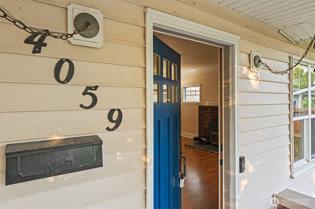 Photo of 4059 Tacoma Avenue S, Tacoma, WA 98418 (MLS # 2528734)