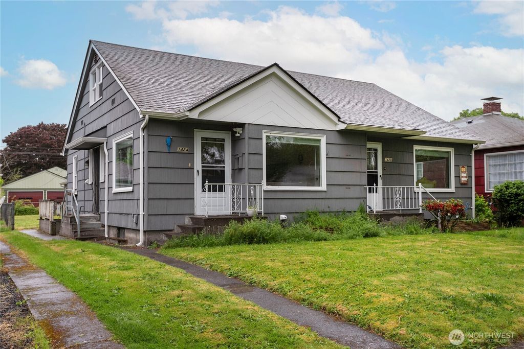 Photo of 1409 9th Avenue, Longview, WA 98632 (MLS # 2513599)