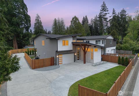 Photo of 719 Edmonds Way WAY, Edmonds, WA 98020 (MLS # 2562393)