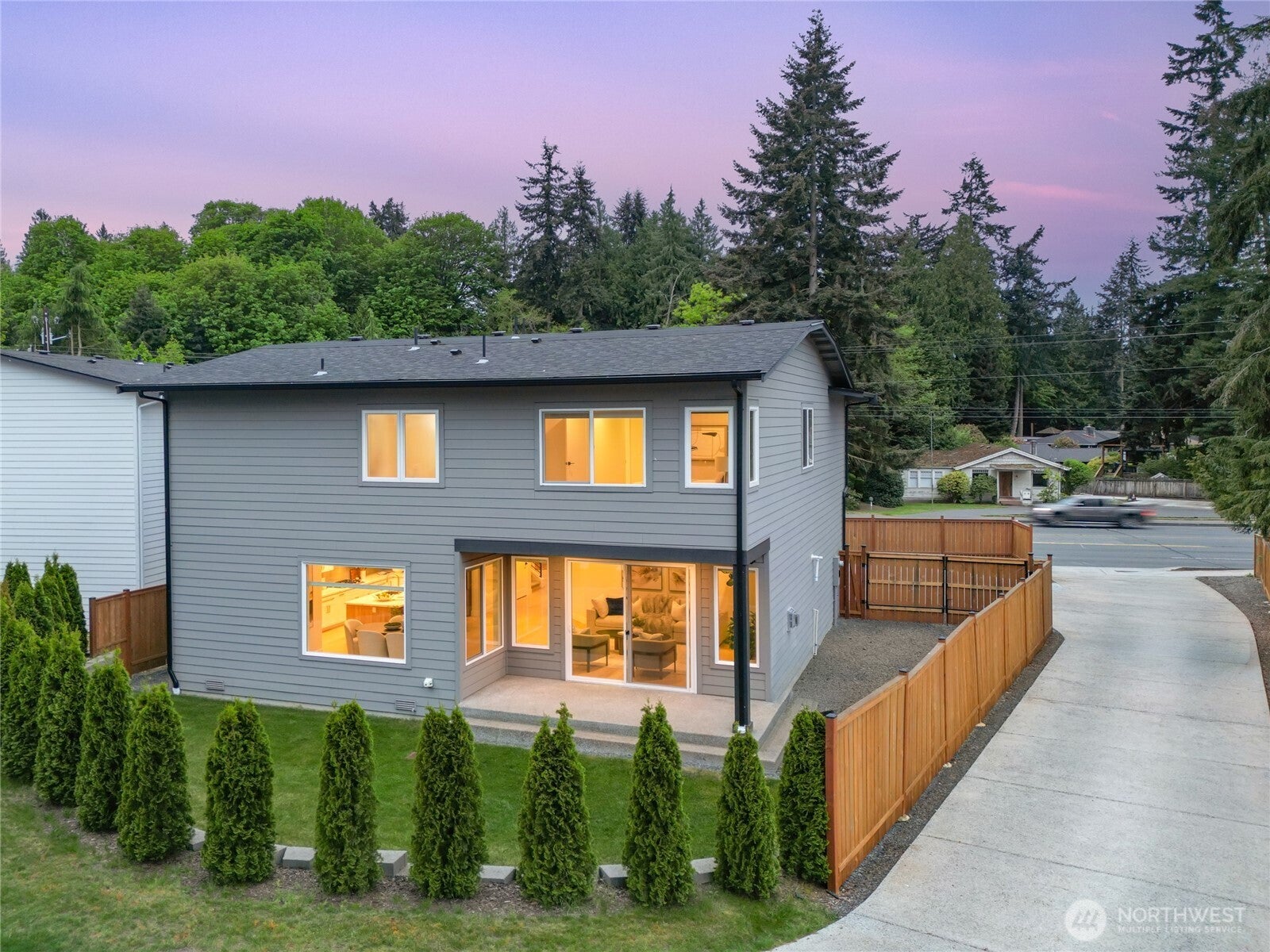 719 Edmonds Way