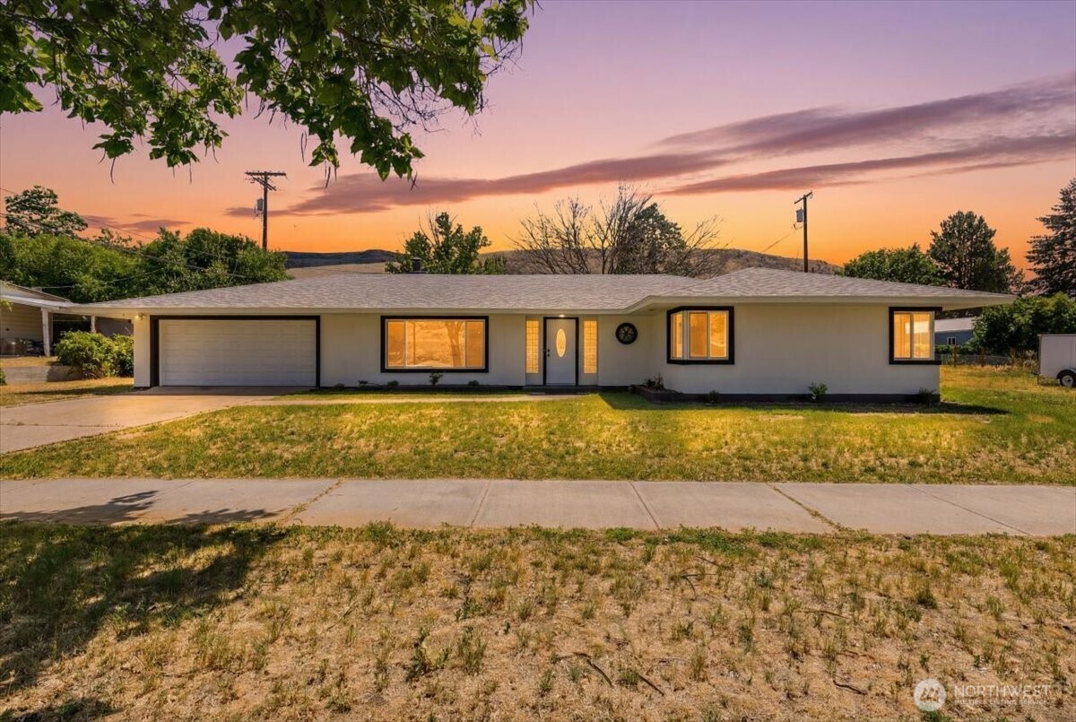 1013 River Drive