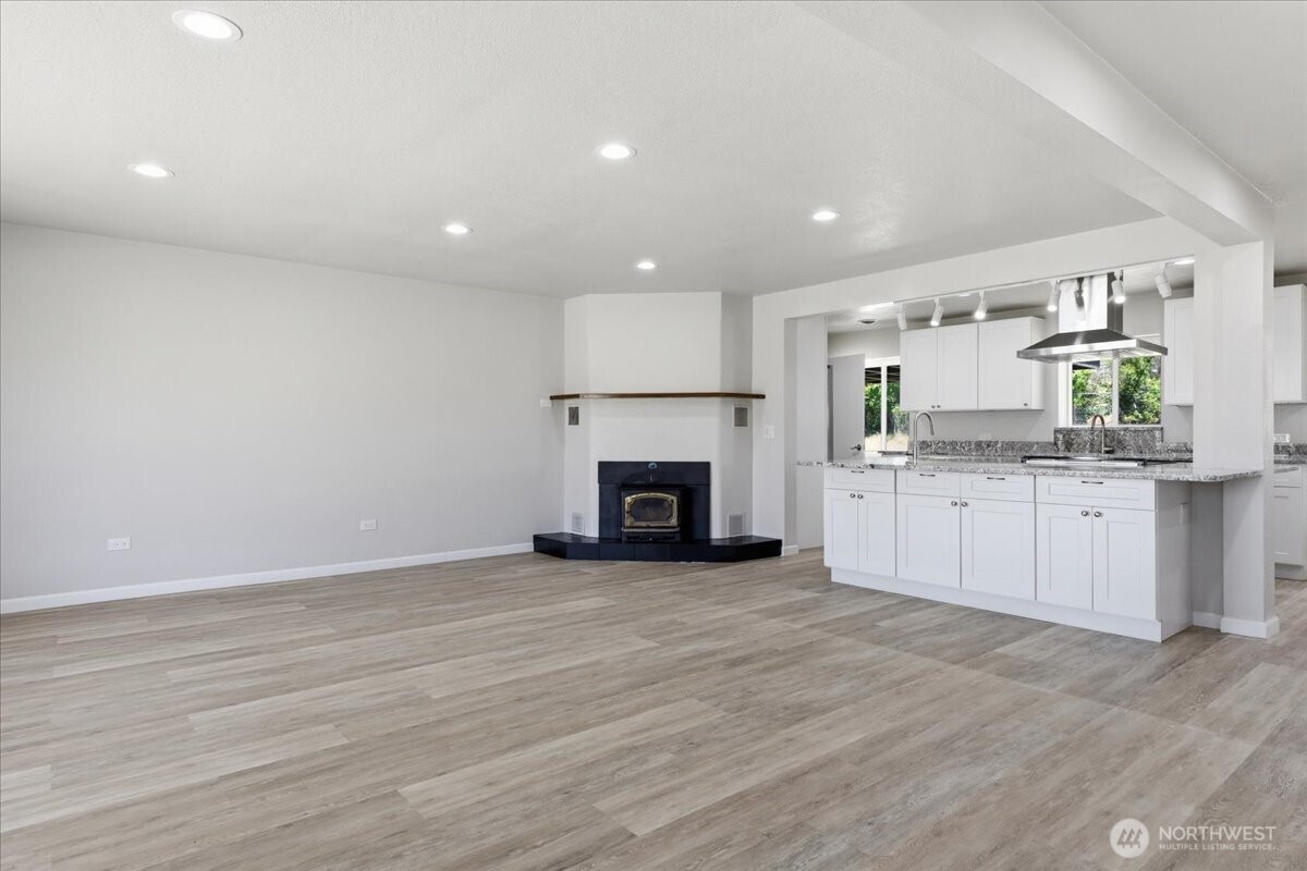 1013 River Drive