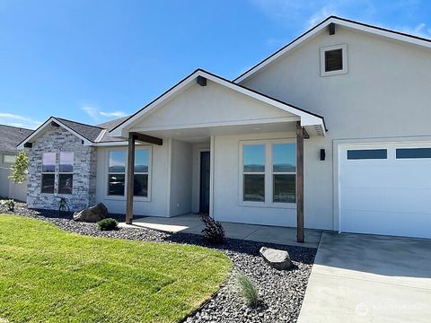 Photo of 202 E Ian Avenue, Ellensburg, WA 98926 (MLS # 2392102)