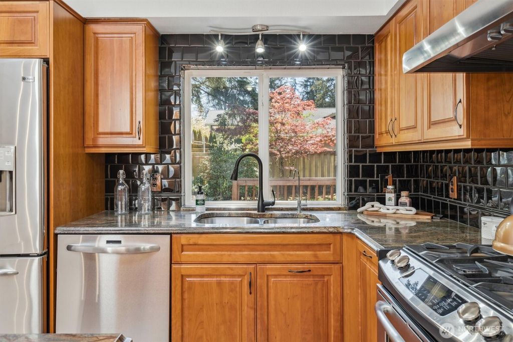 Photo of 11731 SE 65th Street, Bellevue, WA 98006 (MLS # 2352621)