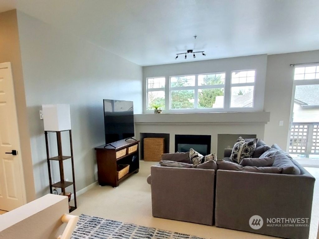 listing image 9362532685987691821