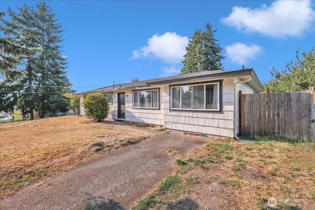 Photo of 2316 SW 328th Street, Federal Way, WA 98023 (MLS # 2426987)