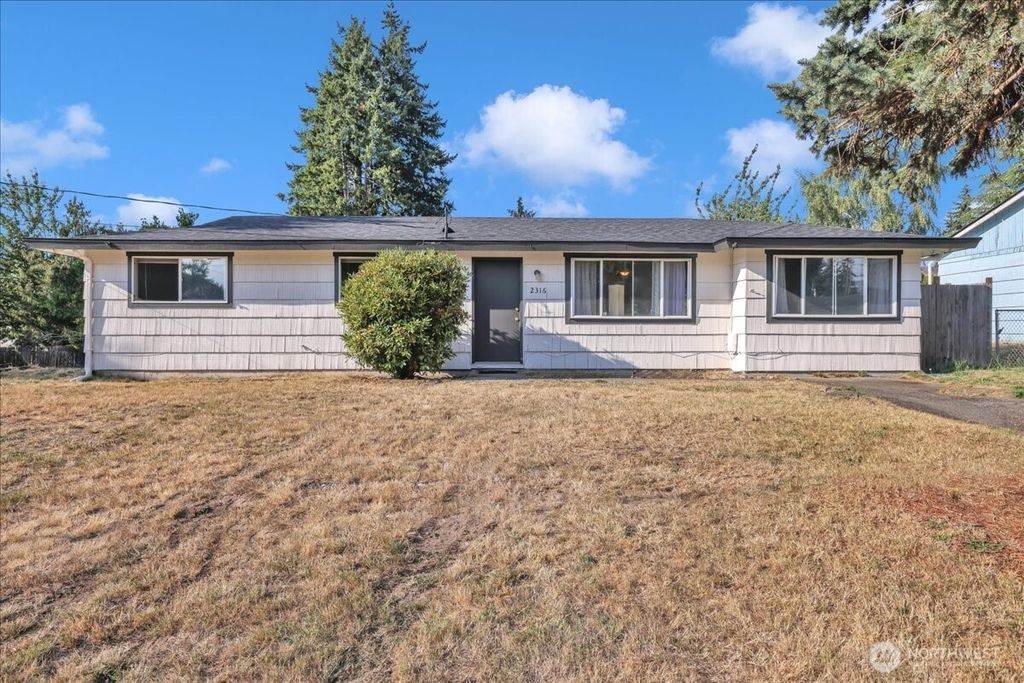 Photo of 2316 SW 328th Street, Federal Way, WA 98023 (MLS # 2426987)