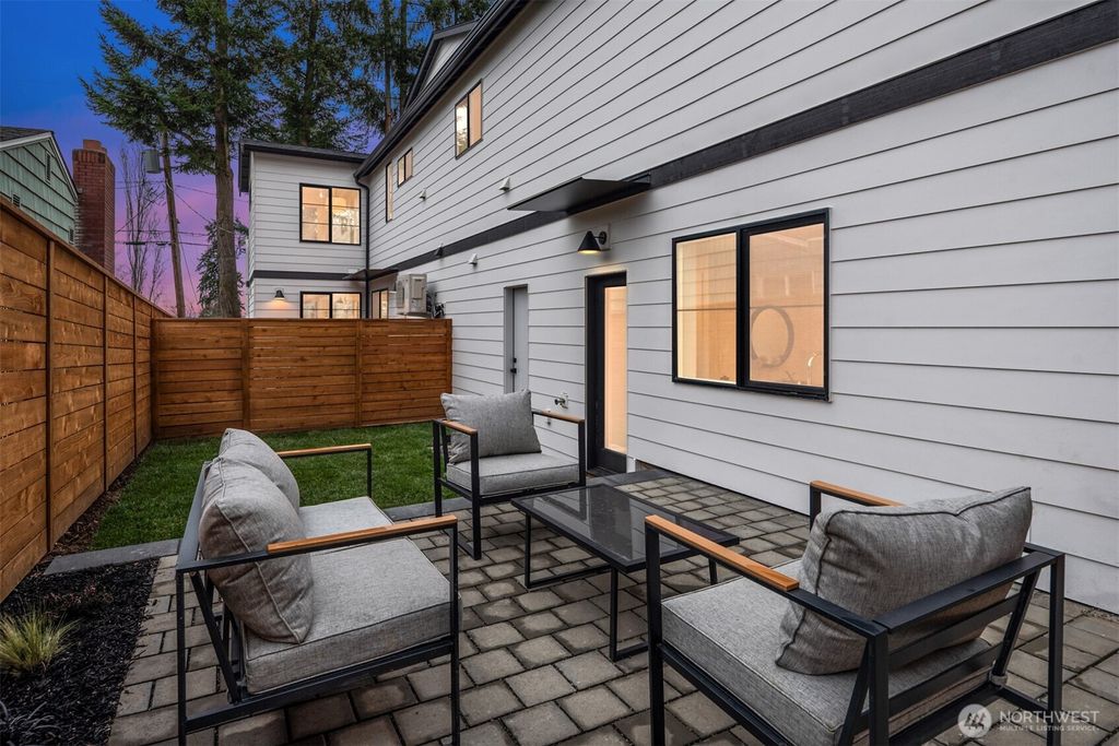 Photo of 11737 20th Avenue NE, Seattle, WA 98125 (MLS # 2392344)