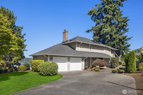 Photo of 11206 SE 77th Place, Newcastle, WA 98056 (MLS # 2565574)